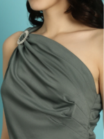 GREY TOP WITH RUSHING AT SHOULDER